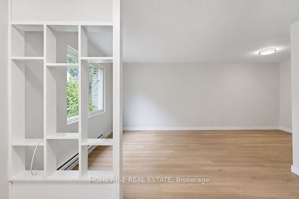 1350 Winding Trail 72, Mississauga, ON L4Y 2T8 5