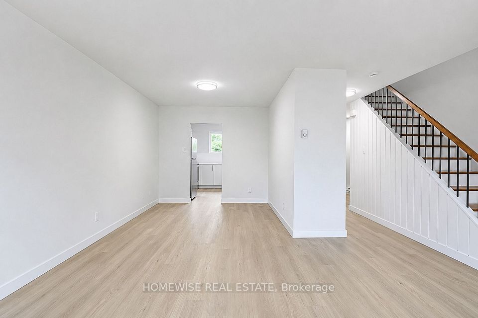 1350 Winding Trail 72, Mississauga, ON L4Y 2T8 11