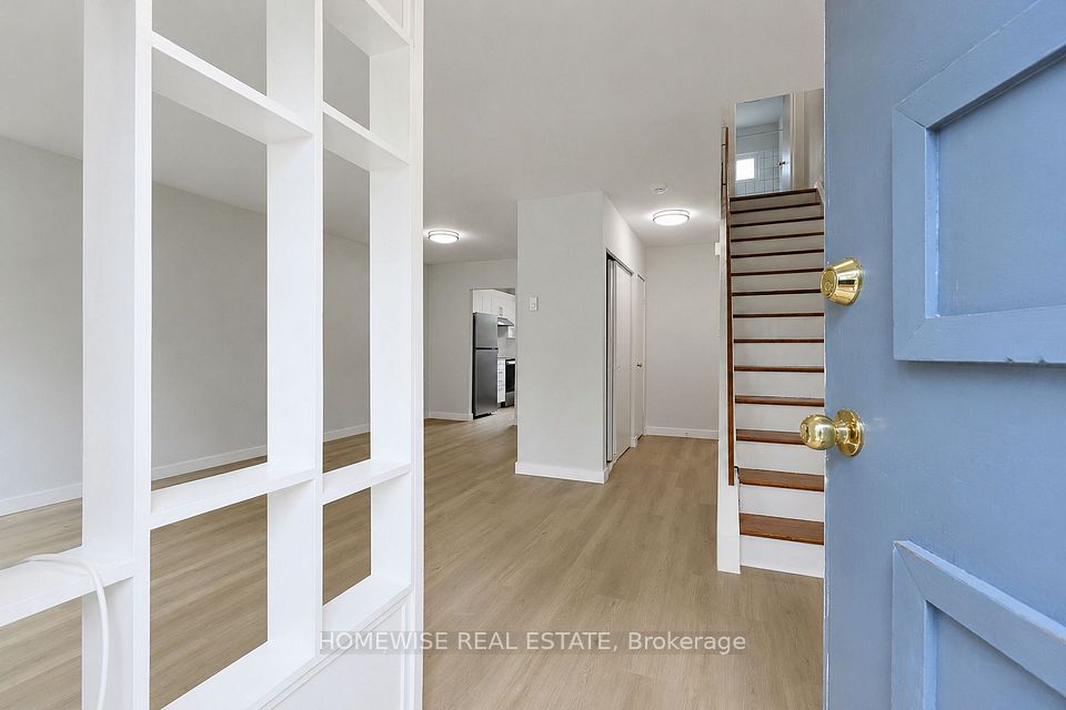 1350 Winding Trail 72, Mississauga, ON L4Y 2T8 3
