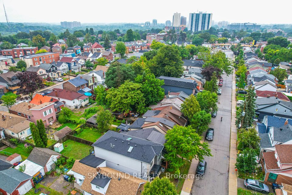 43 Craydon Avenue, Toronto, ON M6M 2C8 3