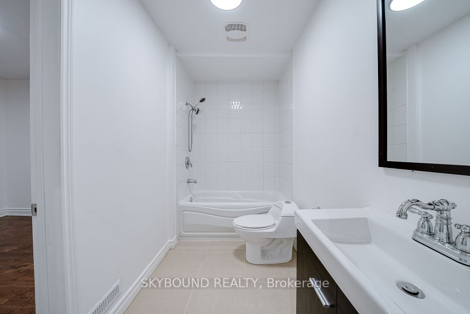 43 Craydon Avenue, Toronto, ON M6M 2C8 15