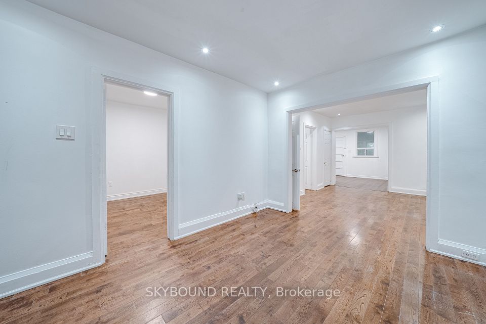 43 Craydon Avenue, Toronto, ON M6M 2C8 14