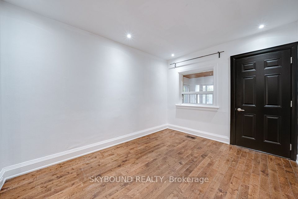 43 Craydon Avenue, Toronto, ON M6M 2C8 13