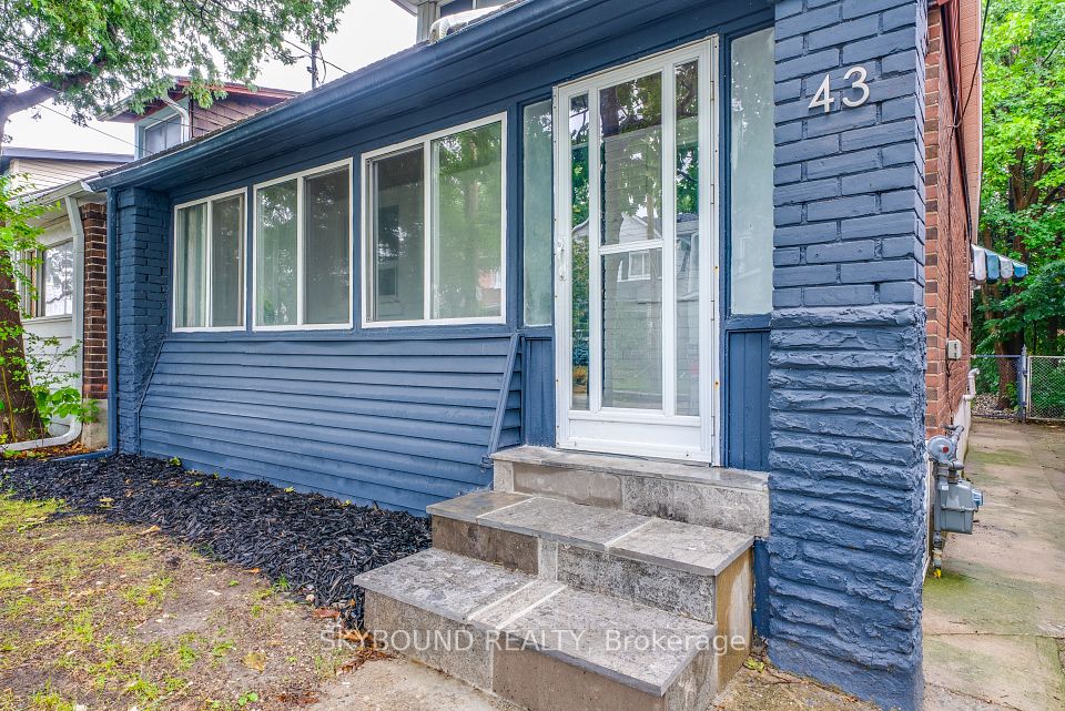 43 Craydon Avenue, Toronto, ON M6M 2C8 2