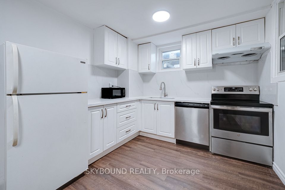 43 Craydon Avenue, Toronto, ON M6M 2C8 22