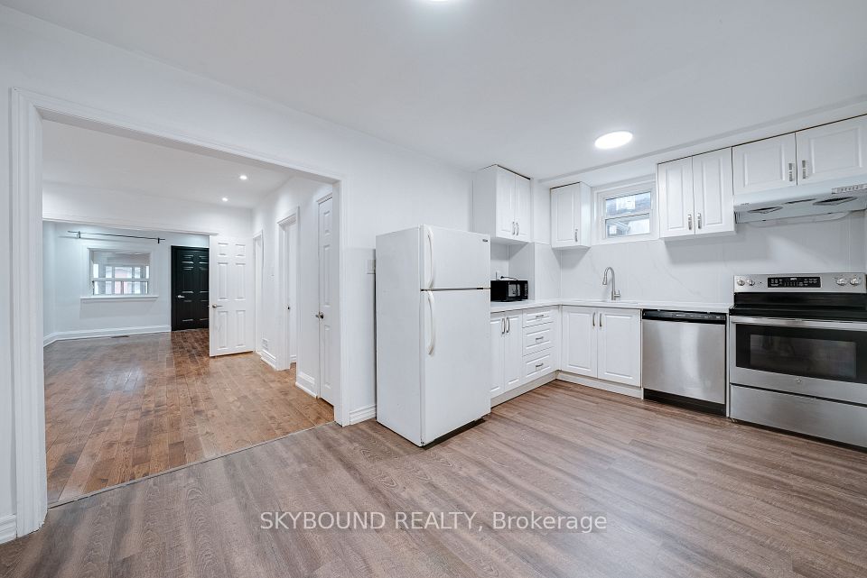 43 Craydon Avenue, Toronto, ON M6M 2C8 11
