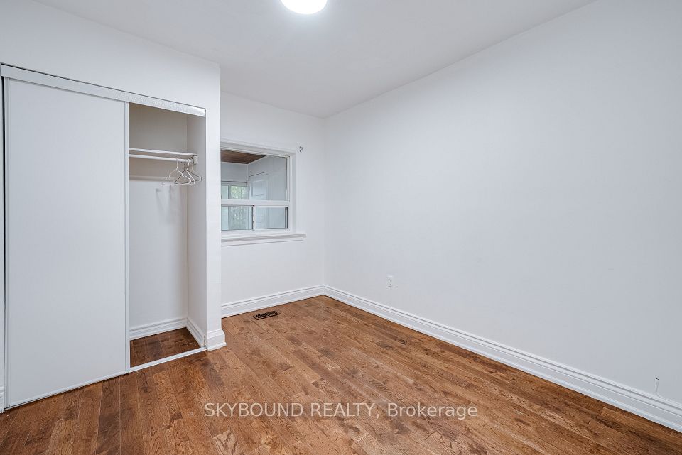 43 Craydon Avenue, Toronto, ON M6M 2C8 10
