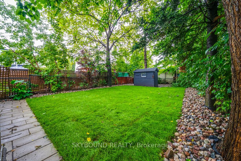 43 Craydon Avenue, Toronto, ON M6M 2C8 24