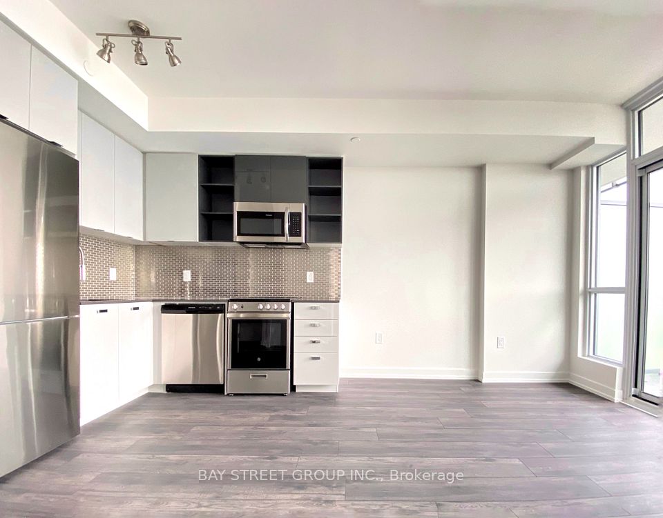 10 De Boers Drive 814, Toronto, ON M3J 0G5 5
