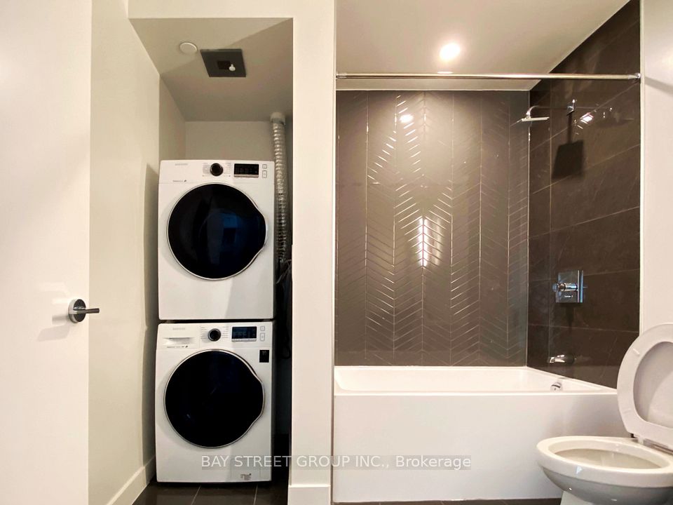 10 De Boers Drive 814, Toronto, ON M3J 0G5 8