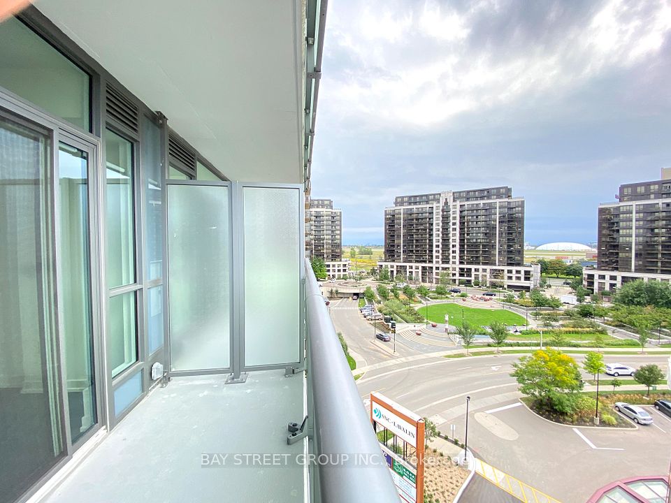10 De Boers Drive 814, Toronto, ON M3J 0G5 9
