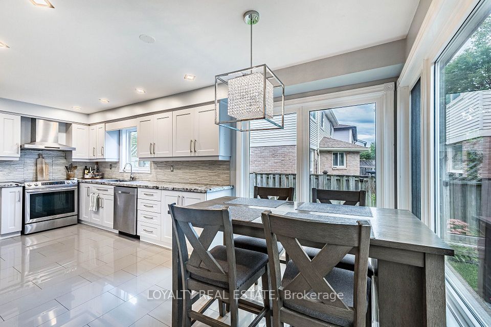 52 Newcastle Crescent, Brampton, ON L6S 3Y8 9