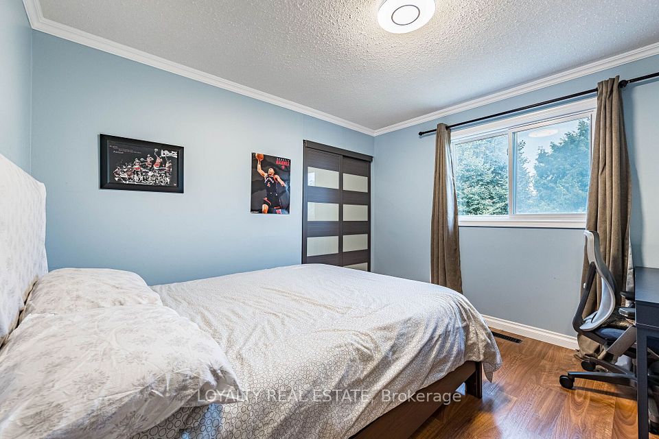 52 Newcastle Crescent, Brampton, ON L6S 3Y8 21