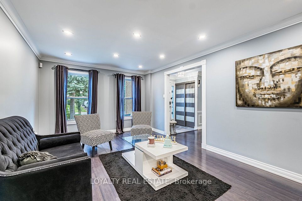 52 Newcastle Crescent, Brampton, ON L6S 3Y8 3