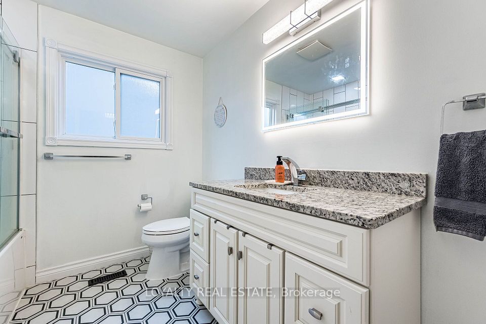 52 Newcastle Crescent, Brampton, ON L6S 3Y8 22