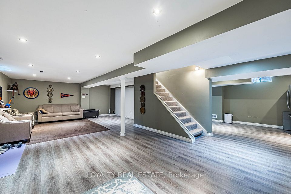 52 Newcastle Crescent, Brampton, ON L6S 3Y8 24