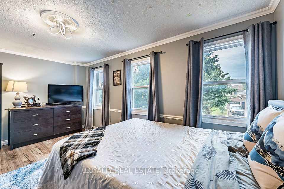 52 Newcastle Crescent, Brampton, ON L6S 3Y8 16