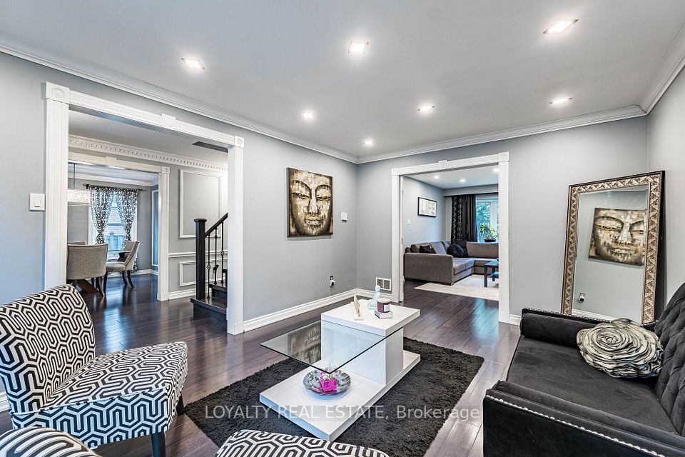 52 Newcastle Crescent, Brampton, ON L6S 3Y8 4