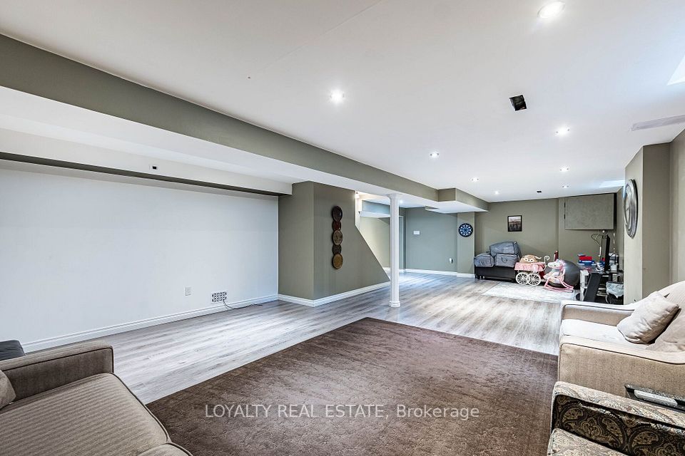 52 Newcastle Crescent, Brampton, ON L6S 3Y8 23