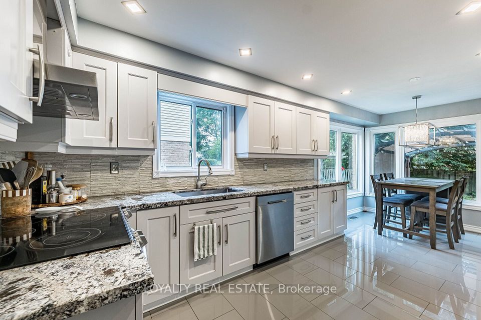 52 Newcastle Crescent, Brampton, ON L6S 3Y8 7