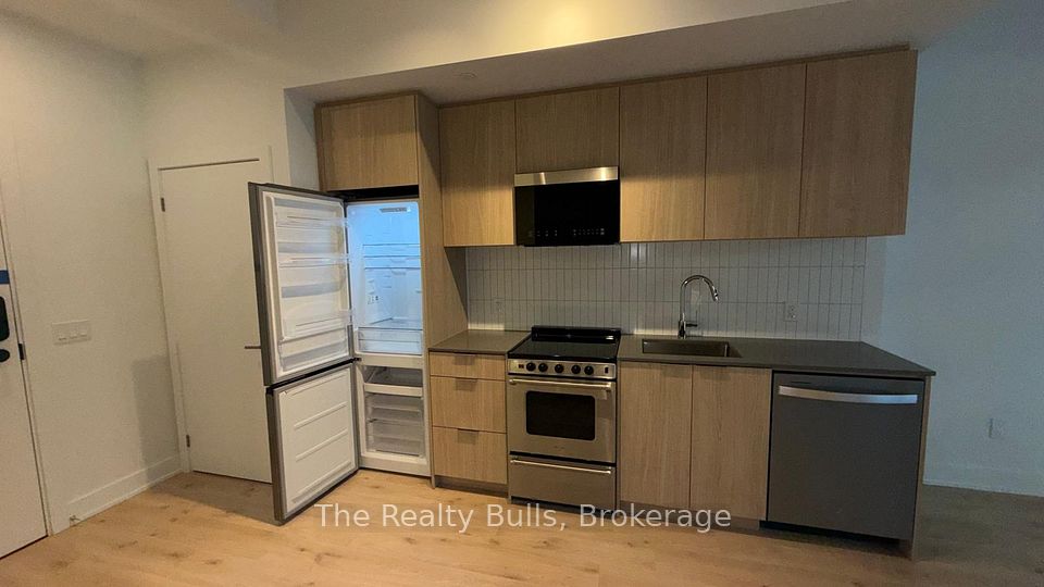 3008 William Cutmore Boulevard 109, Oakville, ON L6H 8A4 2