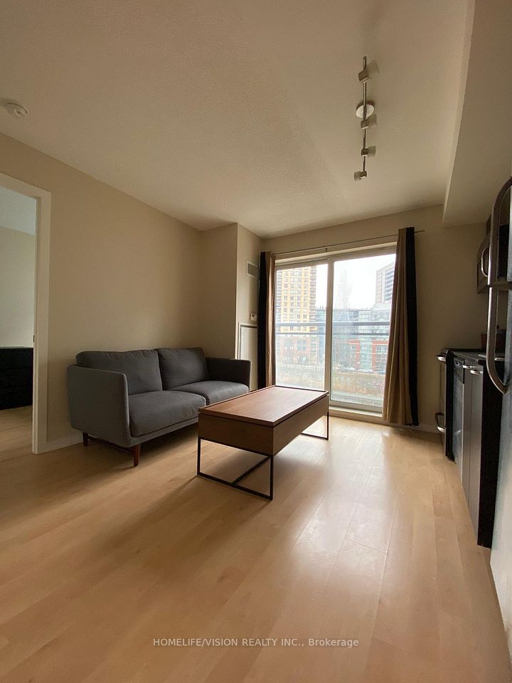 38 Joe Shuster Way 419, Toronto, ON M6K 0A5 2