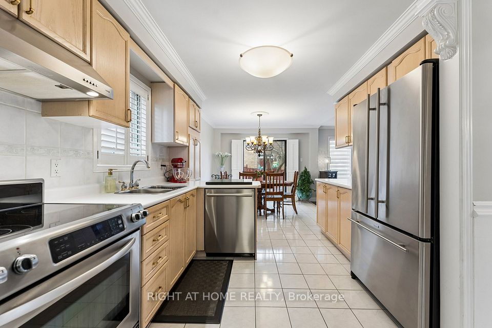 39 Banner Road, Brampton, ON L6X 4K8 13