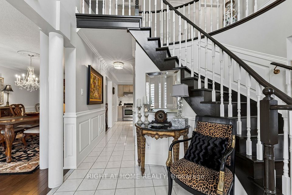 39 Banner Road, Brampton, ON L6X 4K8 2