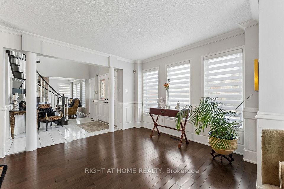 39 Banner Road, Brampton, ON L6X 4K8 5