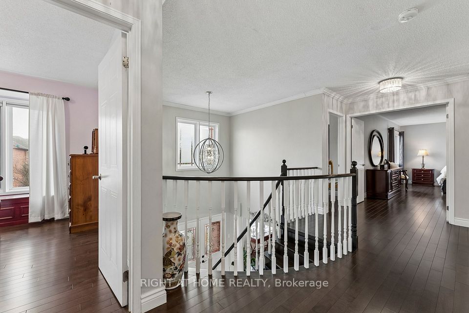 39 Banner Road, Brampton, ON L6X 4K8 22