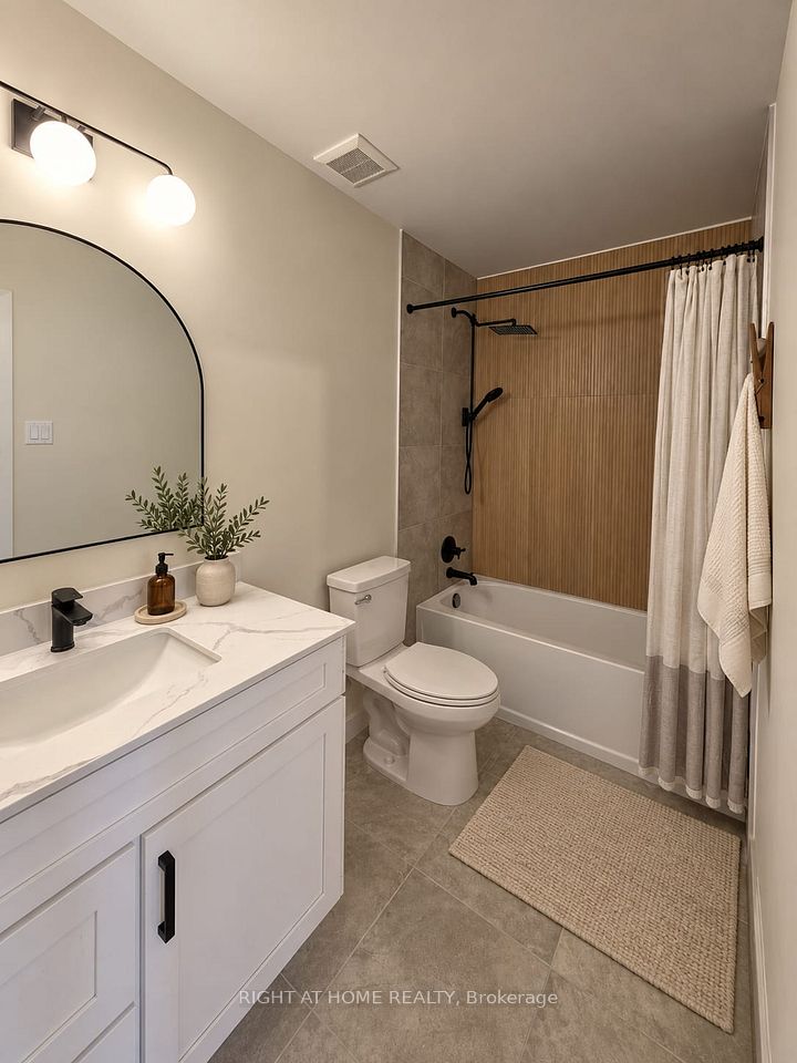 1230 Gripsholm Road 4, Mississauga, ON L4Y 2G9 10