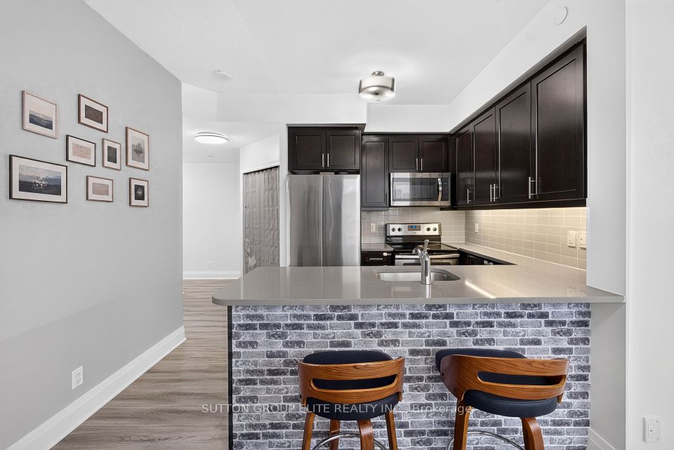 15 Zorra Street 1309, Toronto, ON M8Z 0C1 17