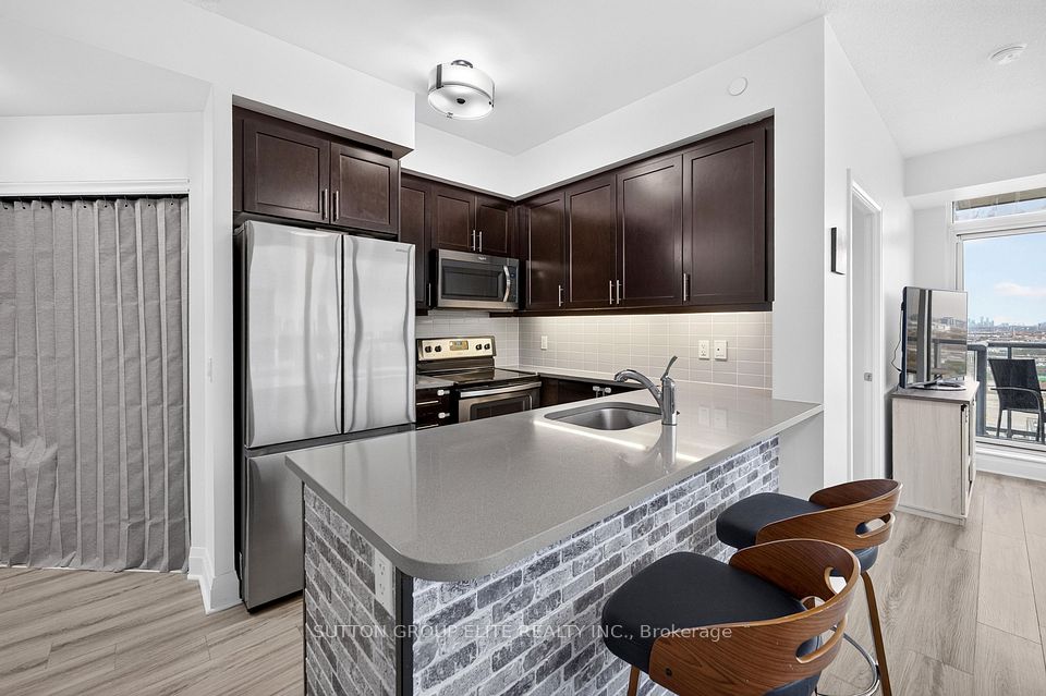 15 Zorra Street 1309, Toronto, ON M8Z 0C1 18
