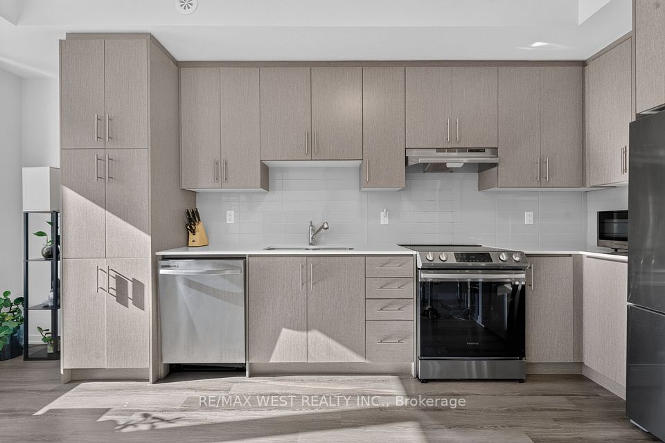 5 William Jackson Way 68, Toronto, ON M8X 2J2 11