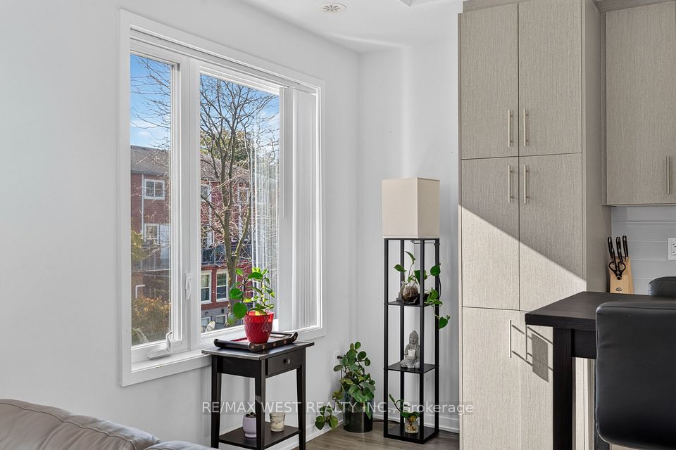 5 William Jackson Way 68, Toronto, ON M8X 2J2 9