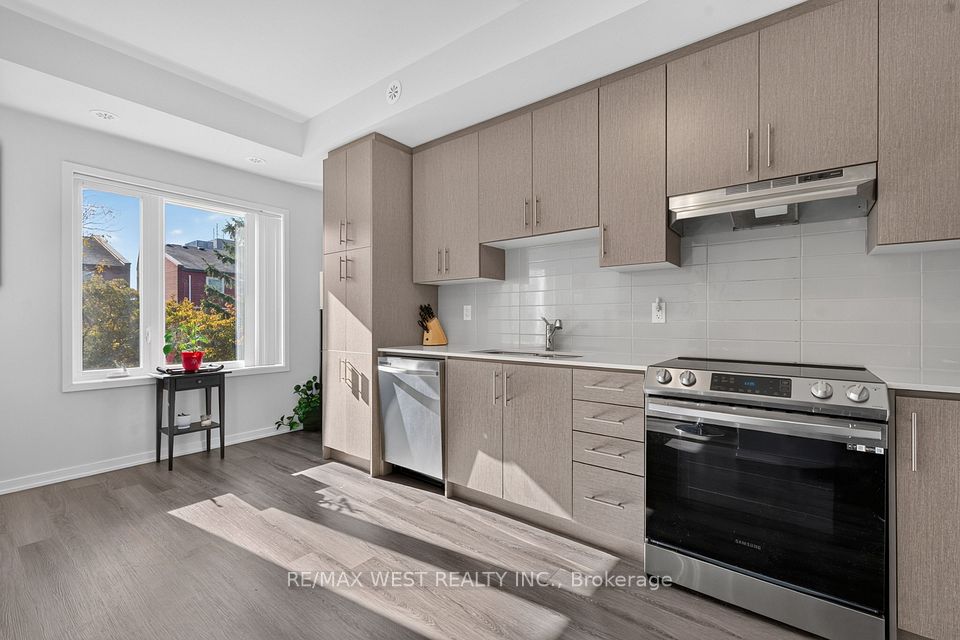 5 William Jackson Way 68, Toronto, ON M8X 2J2 8