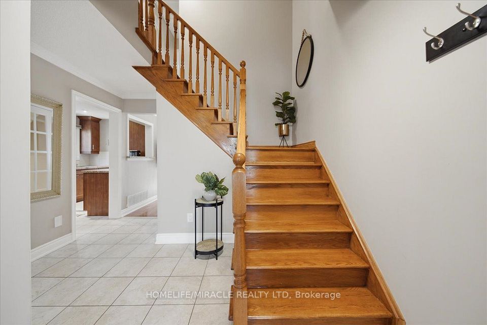 24 Huntley Court, Brampton, ON L6Z 1X8 4