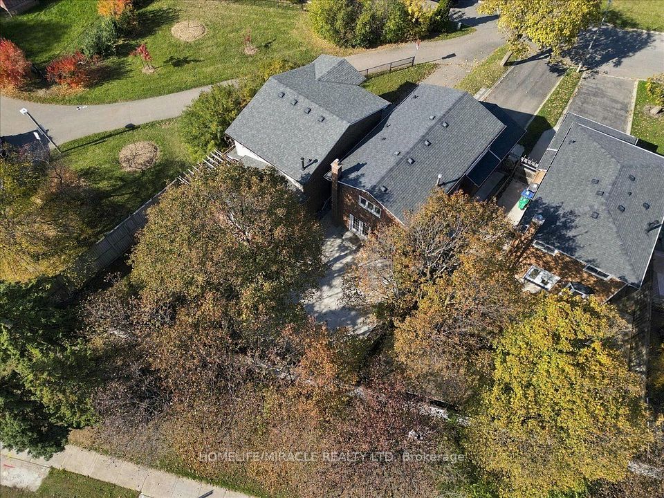 24 Huntley Court, Brampton, ON L6Z 1X8 25