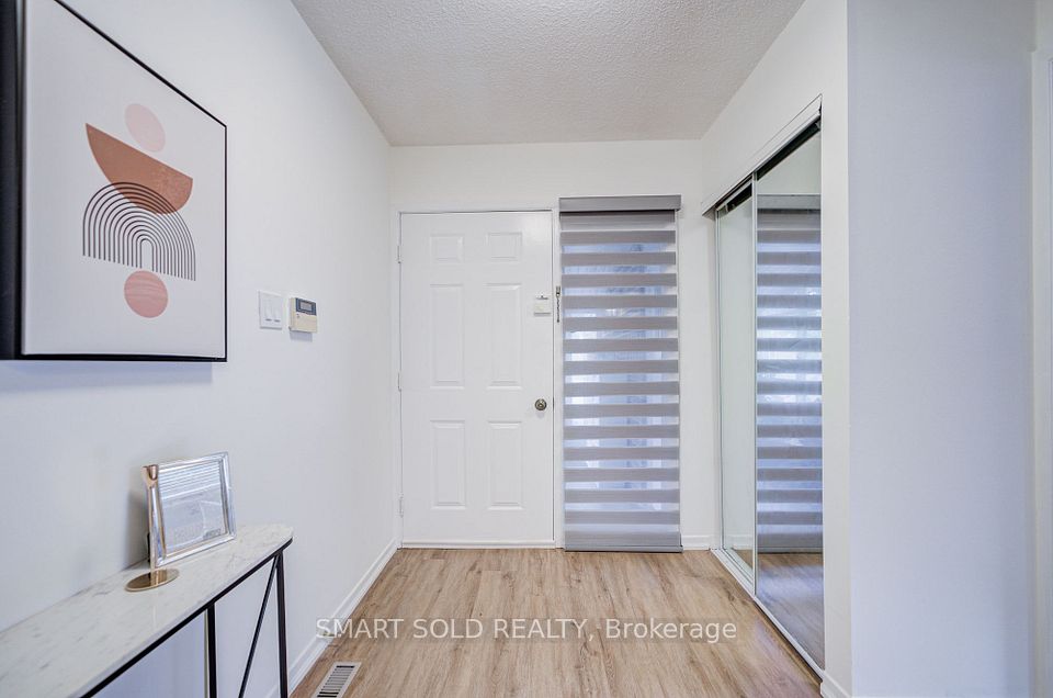 857 Messenger Meadow Drive, Mississauga, ON L5C 3T1 5
