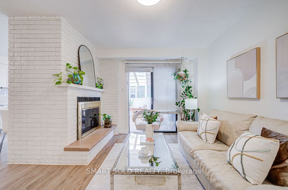 857 Messenger Meadow Drive, Mississauga, ON L5C 3T1 19