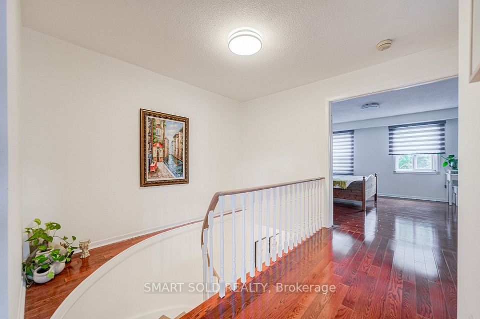 857 Messenger Meadow Drive, Mississauga, ON L5C 3T1 22