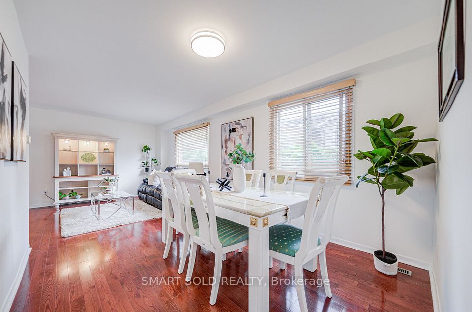 857 Messenger Meadow Drive, Mississauga, ON L5C 3T1 9