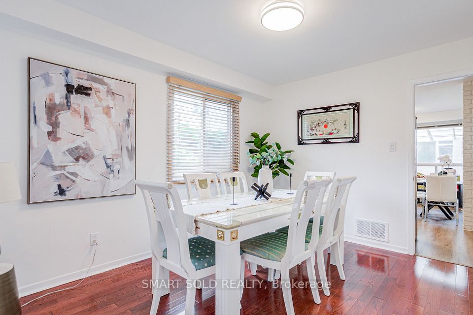 857 Messenger Meadow Drive, Mississauga, ON L5C 3T1 10