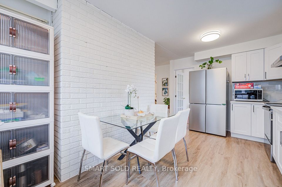 857 Messenger Meadow Drive, Mississauga, ON L5C 3T1 16