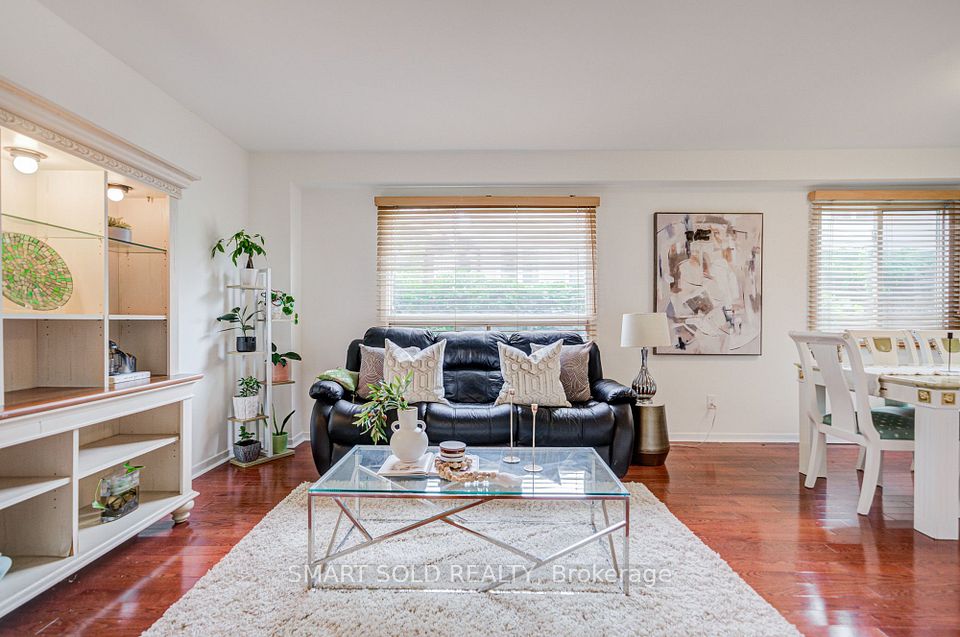 857 Messenger Meadow Drive, Mississauga, ON L5C 3T1 7