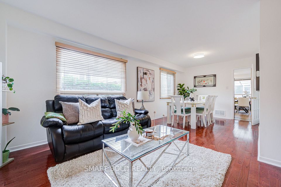 857 Messenger Meadow Drive, Mississauga, ON L5C 3T1 8