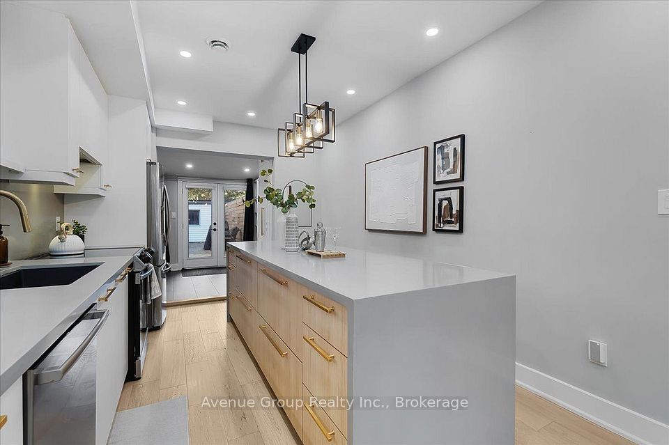 811 Dovercourt Road, Toronto, ON M6H 2X4 8