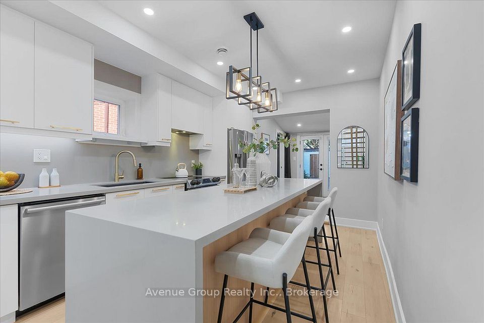 811 Dovercourt Road, Toronto, ON M6H 2X4 9