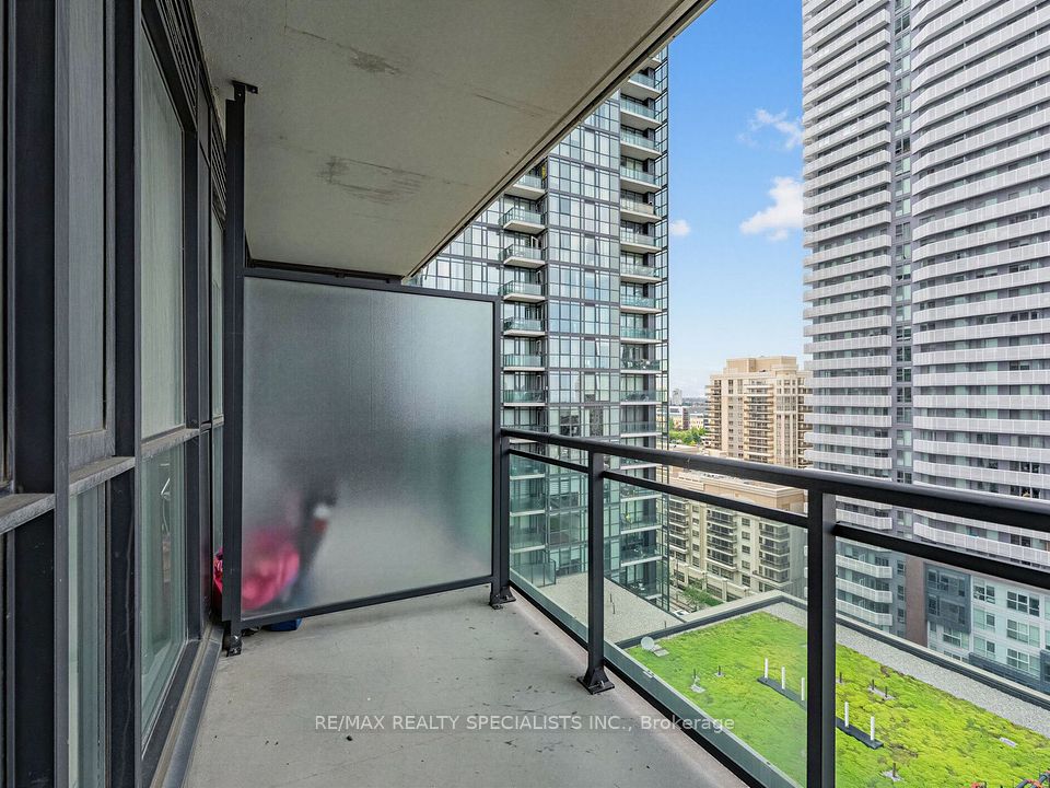 4065 Brickstone Mews 1401, Mississauga, ON L5B 0G3 12