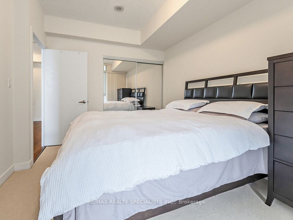 4065 Brickstone Mews 1401, Mississauga, ON L5B 0G3 9
